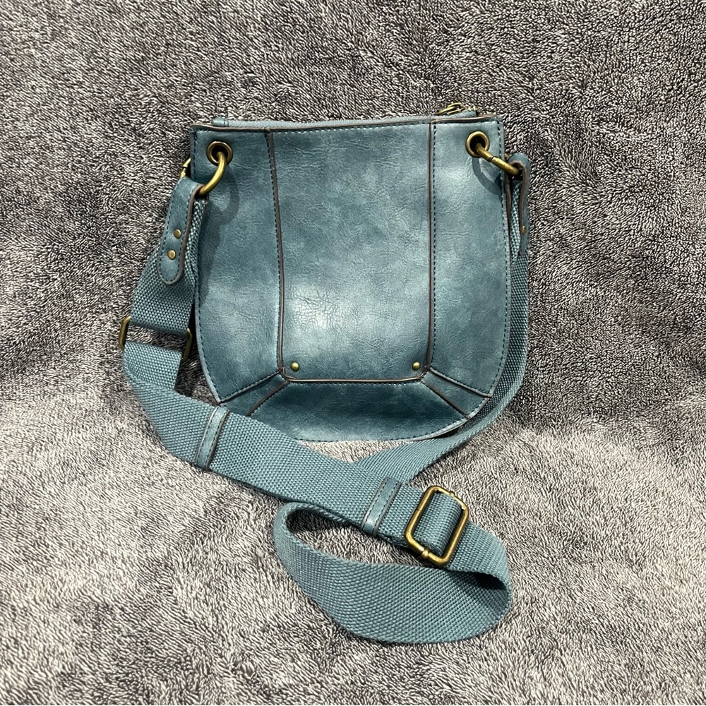 Like new❗️ Time and Tru Bentley slate Crossbody Adjustable Strap Phone Pocket